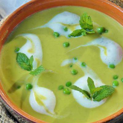 Supa rece cu avocado si zucchini – un pranz racoritor de vara, cu putine calorii