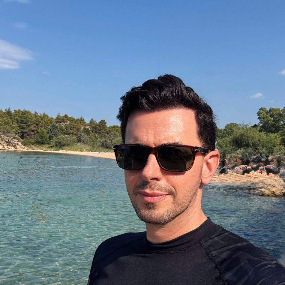 Keo și-a sărbătorit ziua de naștere în Grecia, cu familia. Artistul a împlinit 48 de ani într-un cadru de vis