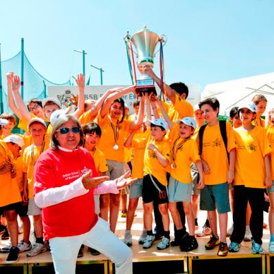 Tinerii sunt incurajati in activitati sportive