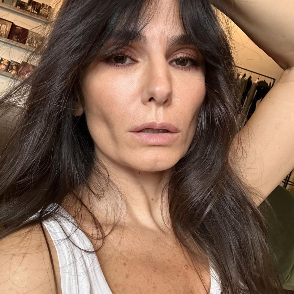 Dana Budeanu, apariție de senzație lângă piscină! Cum s-a lăsat fotografiată vedeta, la 45 de ani? 