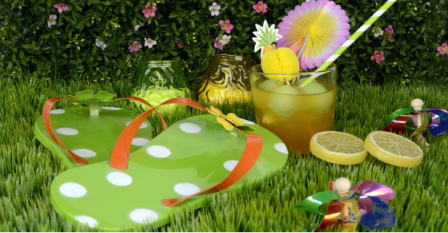 Șlapii tip flip-flops cu personalitate pe care să nu-i ratezi vara asta!