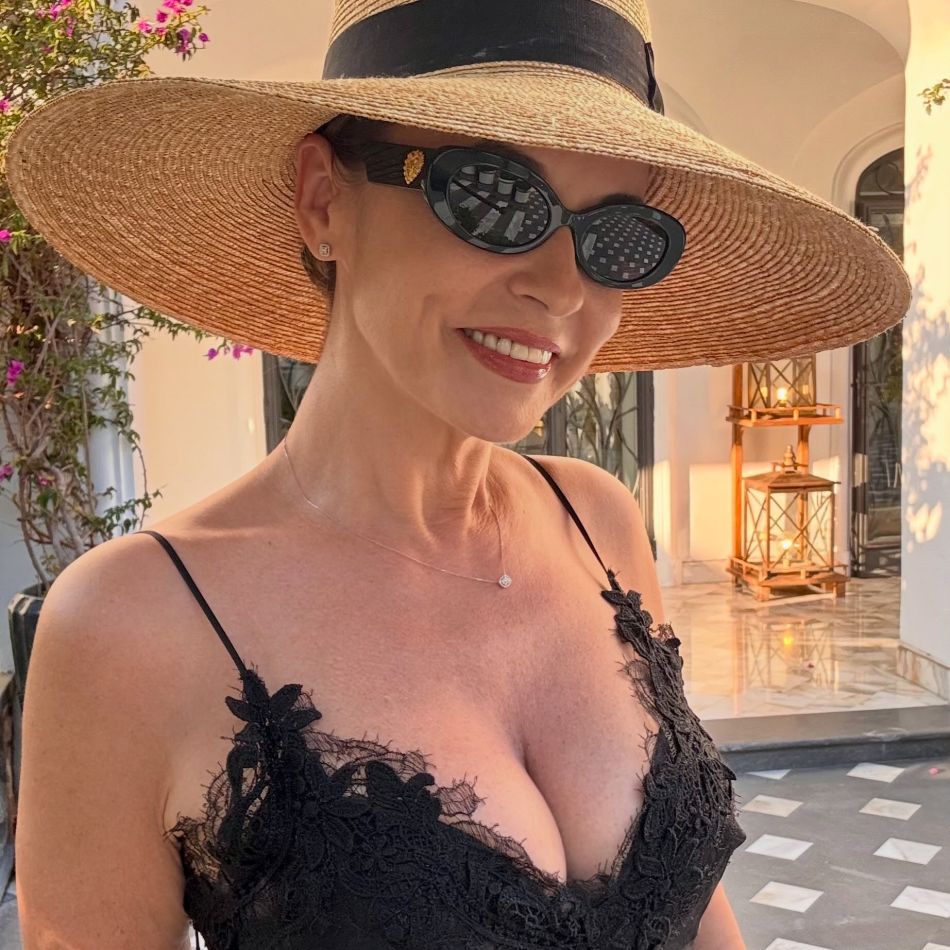 Andreea Marin, apariție rară în costum de baie în Capri. Vedeta și-a surprins fanii cu transformarea sa