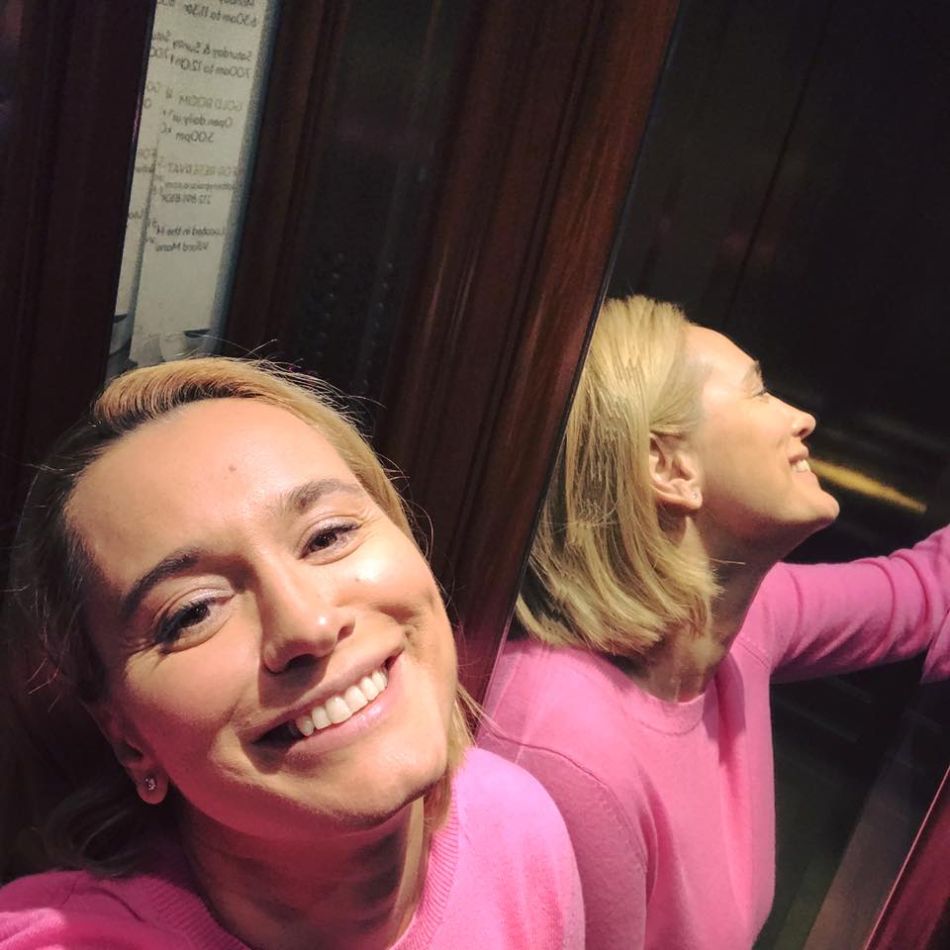 Fotografii de colecție cu Andreea Esca, de pe vremea când își făcea debutul în televiziune. Cât de mult s-a schimbat vedeta?