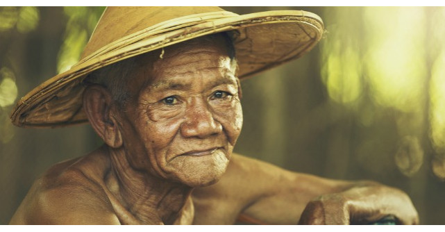 Pilda batranelului de 100 de ani pe care toti trebuie sa o citim