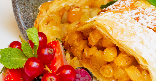 Pofta de ceva dulce:  Strudel cu mere si portocale 