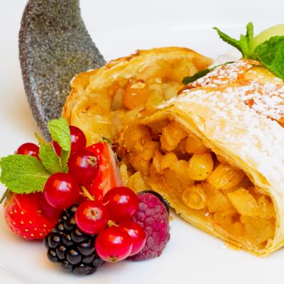 Pofta de ceva dulce:  Strudel cu mere si portocale 