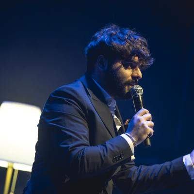 Miguel Gane, românul devenit fenomen al poeziei de limbă spaniolă, vine la București cu spectacolul „Ce am lăsat între noi”