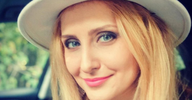 Alina Sorescu se relaxează cu fetițele la mare și își reîncarcă bateriile. Artista se află în plin proces cu Alexandru Ciucu