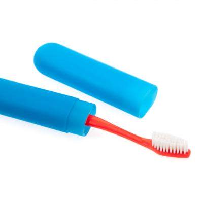 Pericolul din periutele de dinti. De ce nu e bine sa le tii in carcase de plastic