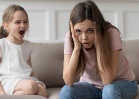 Copilul trebuie să ne asculte sau să învețe să gândească singur? Unde se termină disciplina și începe obediența