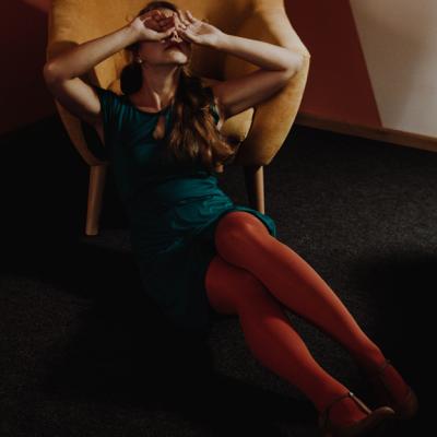 Dresuri groase mate cu model interesant + sandale: da, pentru iarna asta!