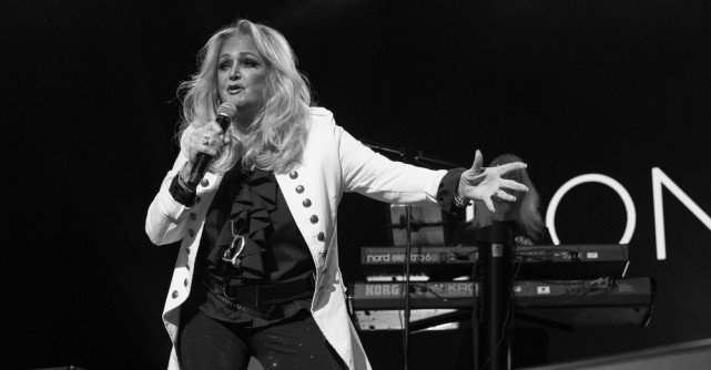 Doliu în muzică: Bonnie Tyler, celebra voce a hitului ”Total Eclipse of the Heart”, a murit în Portugalia la vârsta de 75 de ani