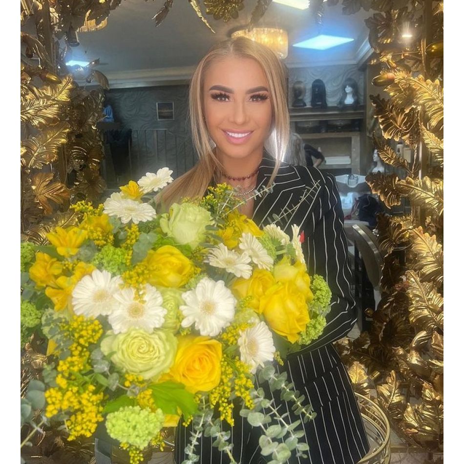 Anamaria Prodan, mesaj cu subînțeles pentru Reghecampf,  de 1 mai! Vedeta s-a pozat pe șezlong în Grecia