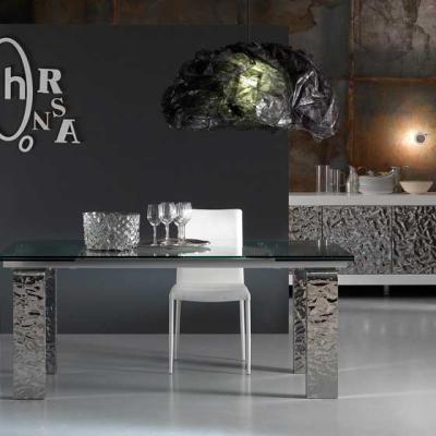 Cum sa adaugi stralucire: piese de mobilier si accesorii lucioase