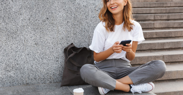 WhatsApp, mai popular ca niciodată