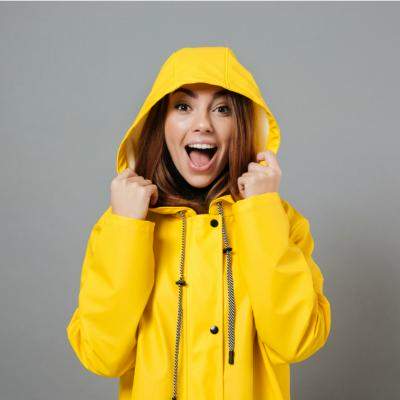 Pelerine de ploaie: 6 propuneri vesele pentru zile mohorâte 