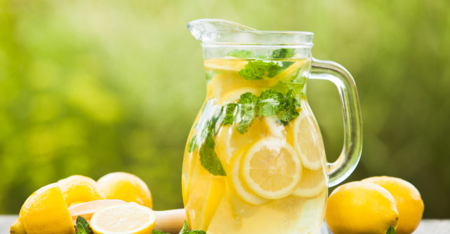 5 trucuri de detoxifiere pentru a-ți recăpăta energia