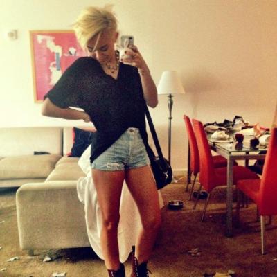 Video: Credeati ca VMA a fost apogeul? Cel mai SCANDALOS show facut de Miley Cyrus