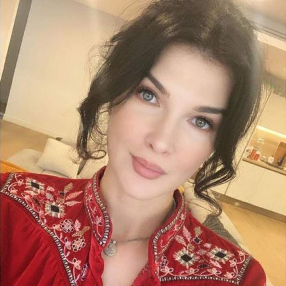 Monica Bârlădeanu, secretele frumuseții la 43 de ani. Actrița doarme în frig și astfel se menține mereu tânără