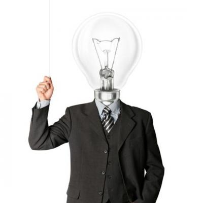 Femeia este contabilul casei