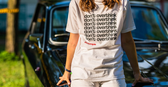 #ÎnTerapie: peste 200 de discuții cu psihoterapeuți la primul Punct de Prim Ajutor Emoțional la un festival de muzică