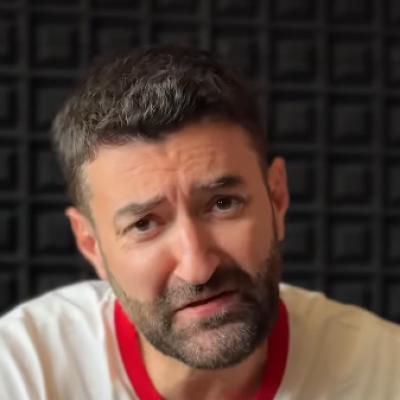 Smiley, surprins chiar pe scenă de ziua lui. Pavel Bartoș și Selly i-au pregătit un moment emoționant în fața miilor de fani