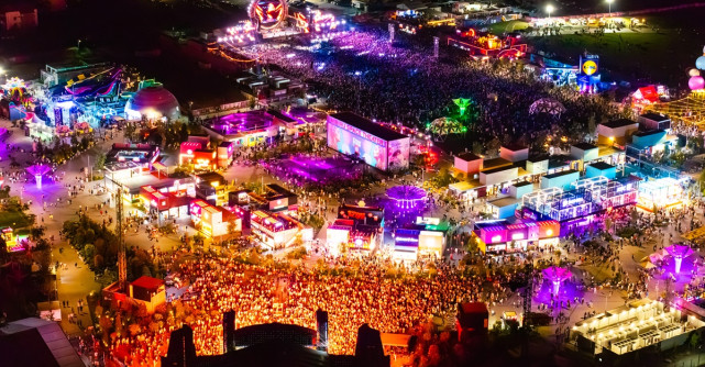 Festivalul STARDUST a adus hiturile anilor ’90 și 2000 la NIBIRU, într-un weekend care a unit generațiile