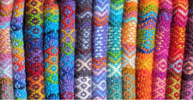 Se poartă tricotajele cu modele etnice în acest sezon