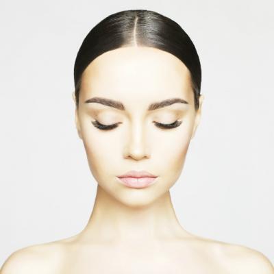 3 trucuri pentru a contura perfect fata rotunda