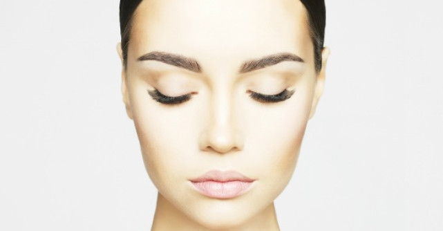 3 trucuri pentru a contura perfect fata rotunda