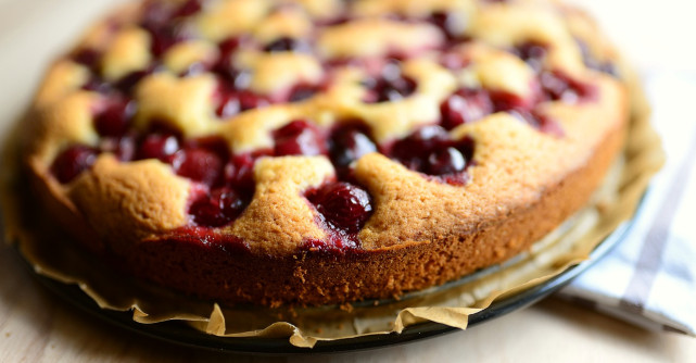 Retete delicioase cu cirese de mai: Profita de fructele de sezon in deserturi fine!