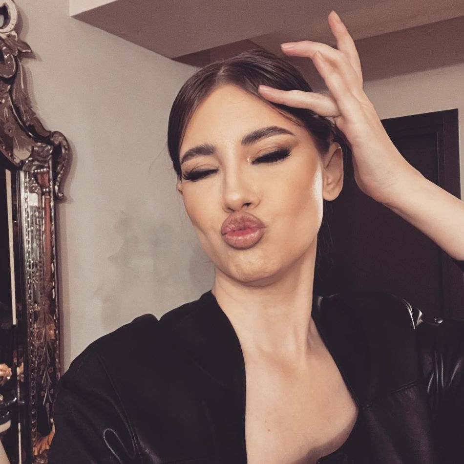 Iulia Albu, jefuită în miez de noapte! Vedeta a ajuns în pijamale la secția de poliție