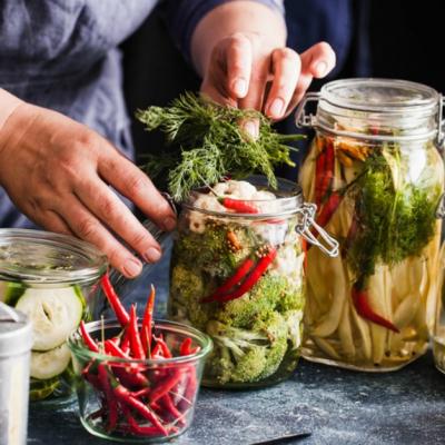 Avertismentul medicilor: Ce trebuie să ştii înainte de a mânca murături