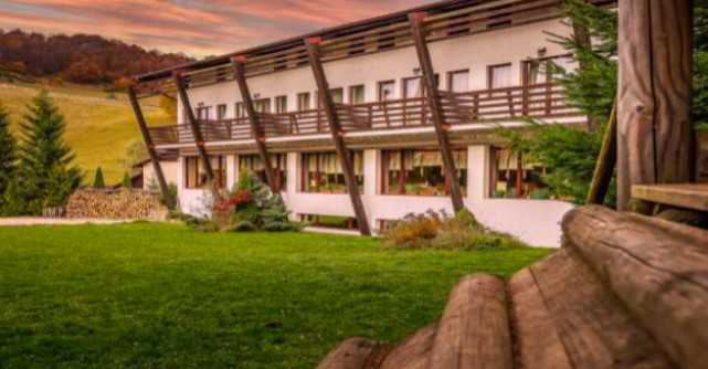 Turist în țara mea | Țara Făgărașului, locul în care munții domnesc: cum ajungi și ce poți vizita