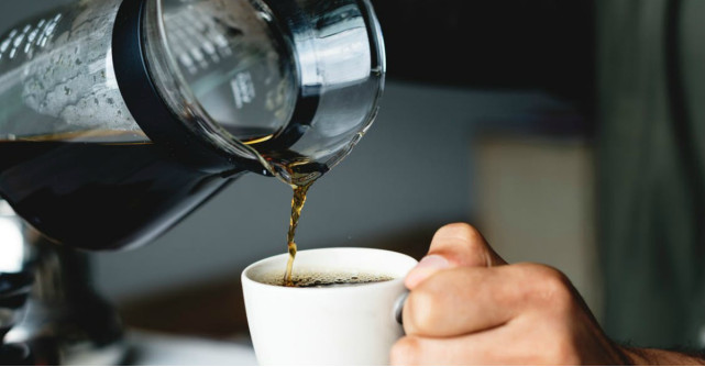Cum să-ți cureți aparatul tip filtru de cafea 
