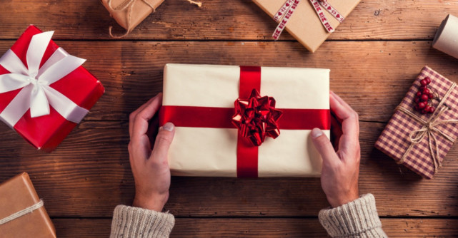 10 cadouri până în 100 lei pentru Secret Santa la birou