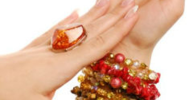 Practic: Cum sa ai unghii rezistente si lungi?
