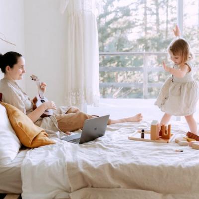 Modalități de a-i ține ocupați pe cei mici în contextul distanțării sociale