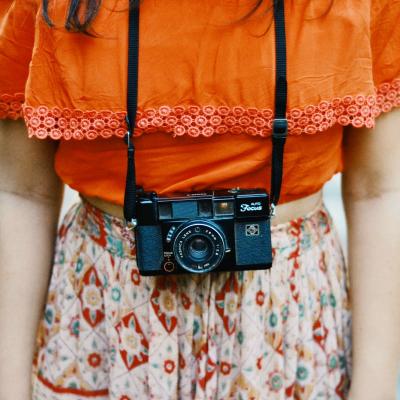 Pantaloni lungi și vaporosi de vara: 5 modele sub 100 lei