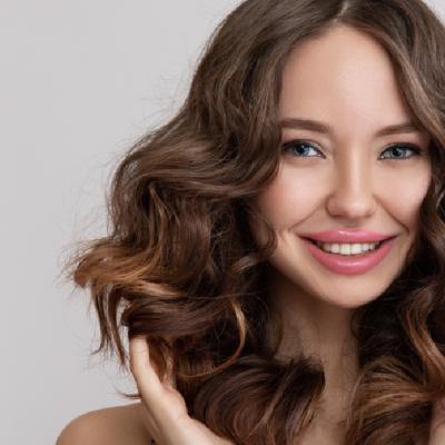 Cel mai simplu truc pentru a oferi volum parului (in cateva secunde)