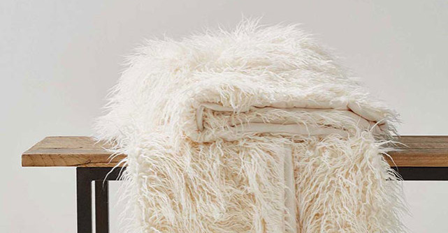 Shopping: piese chic, realizate din blana