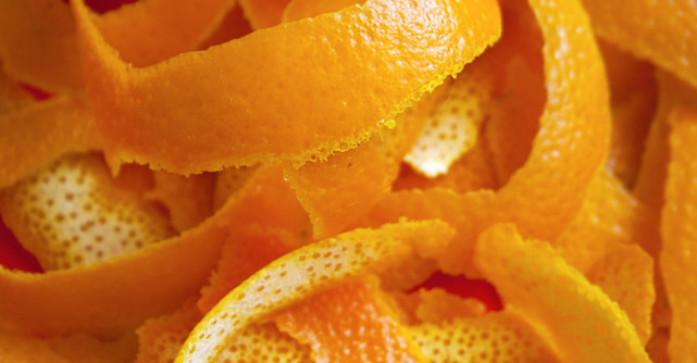 10 moduri inedite de a refolosi cojile de portocala