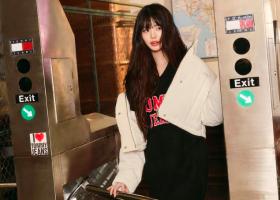 TOMMY HILFIGER SĂRBĂTOREȘTE URMĂTORUL CAPITOL CU AMBASADOAREA BRANDULUI JANG WON YOUNG ÎN CAMPANIA DE TOAMNĂ 2025 TOMMY JEANS