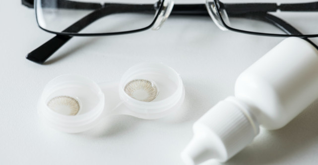 Ochelarii sau lentilele de contact: care sunt metodele cele mai indicate de corectare a miopiei?