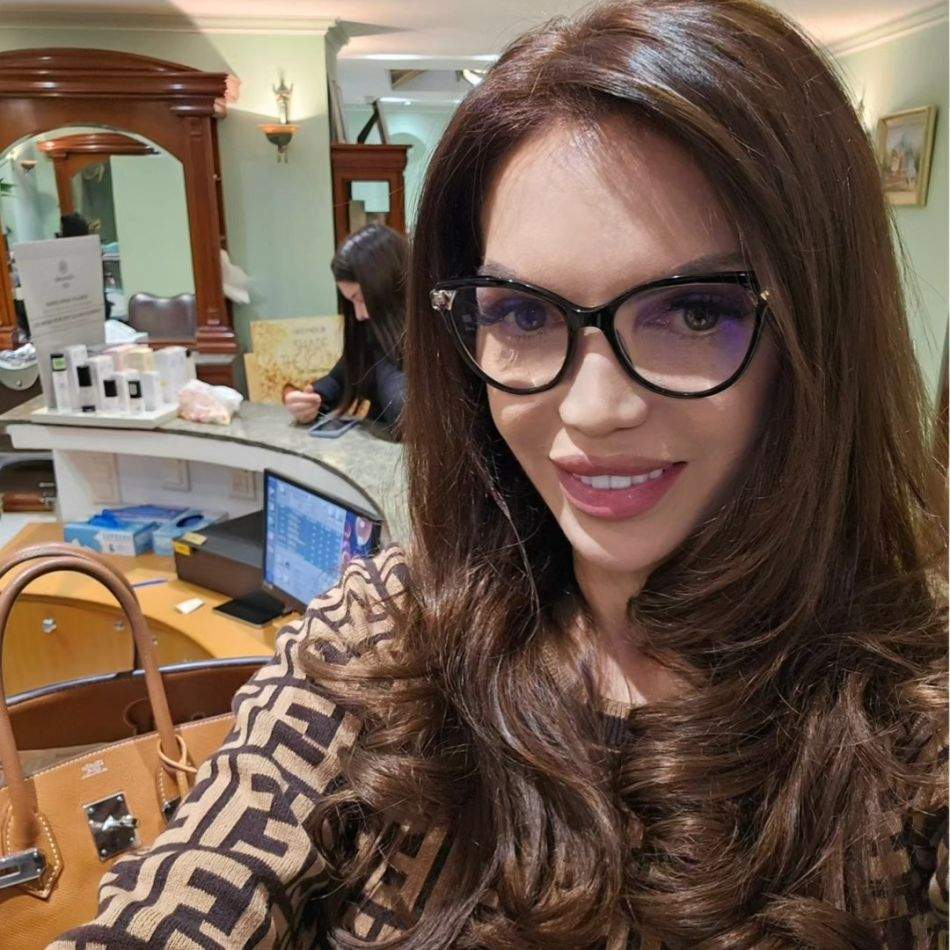 Cristina Spătar, probleme de sănătate din cauza lentilelor de contact! Vedeta a ajuns de urgență la doctor!