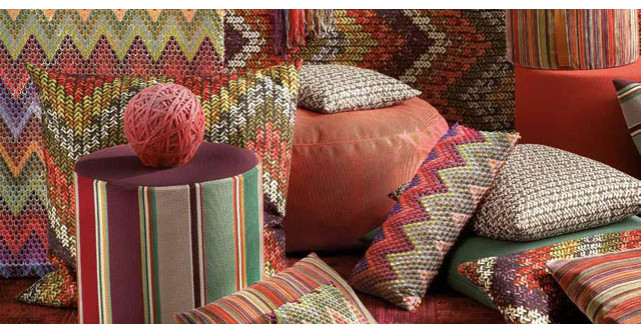 17 piese de mobilier si accesorii, de inspiratie orientala