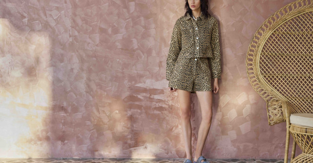 Looks like fashion, feels like comfort: sandale trendy pentru ținutele de zi cu zi