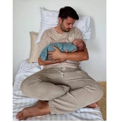 Florian Rus, în culmea fericirii. Artistul a devenit tată pentru prima dată! Primele imagini cu bebelușul