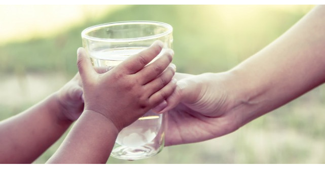 Adevarul despre consumul de apa. Cum iti influenteaza, de fapt, sanatatea