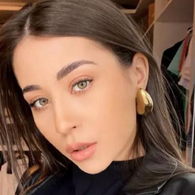 Nicole Cherry i-a botezat băiețelul Larisei Udilă! Artista a strălucit într-o rochie creată de un designer român 